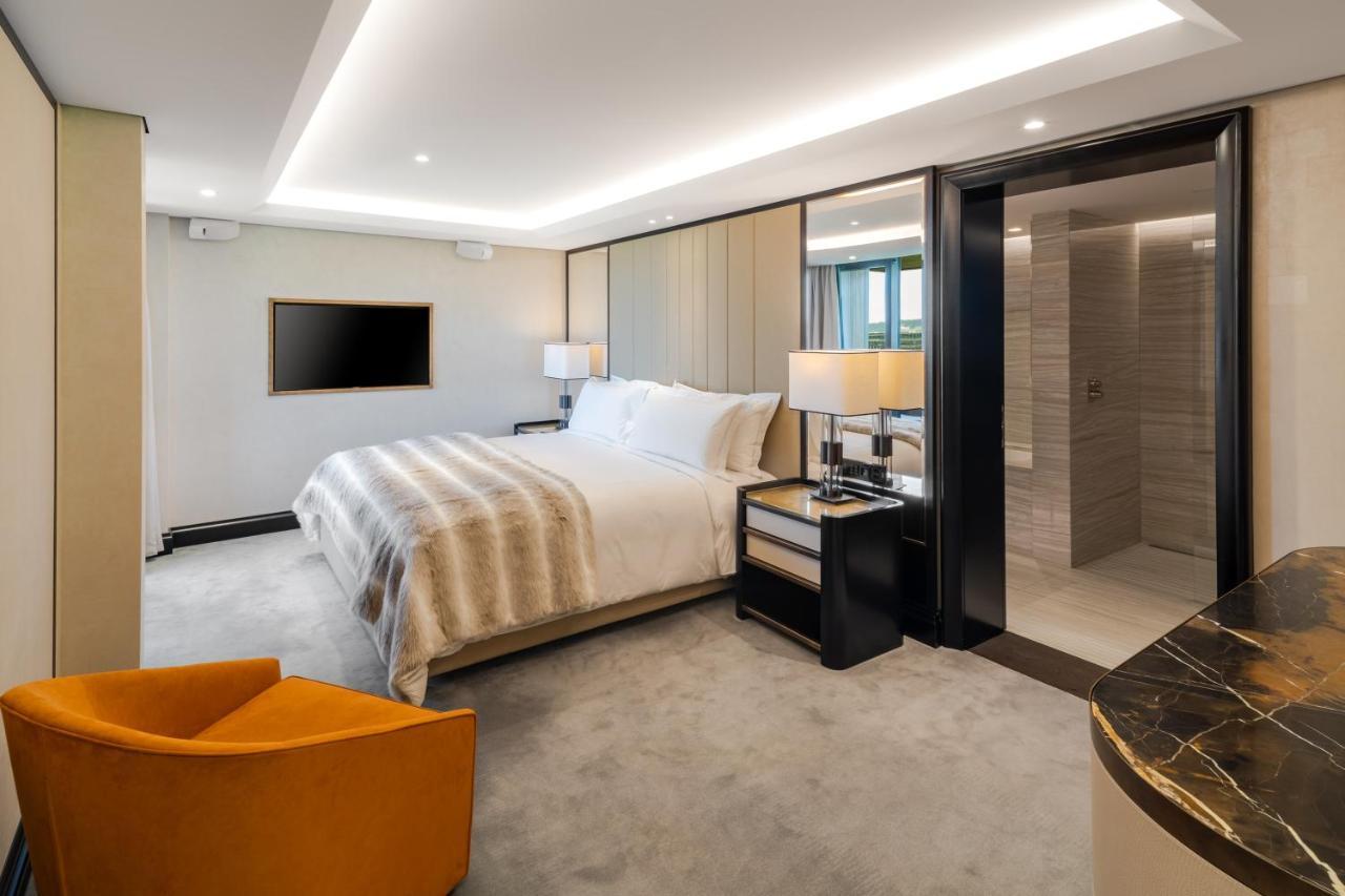 Five Zurich - Luxury City Resort Exteriör bild A bedroom at the hotel