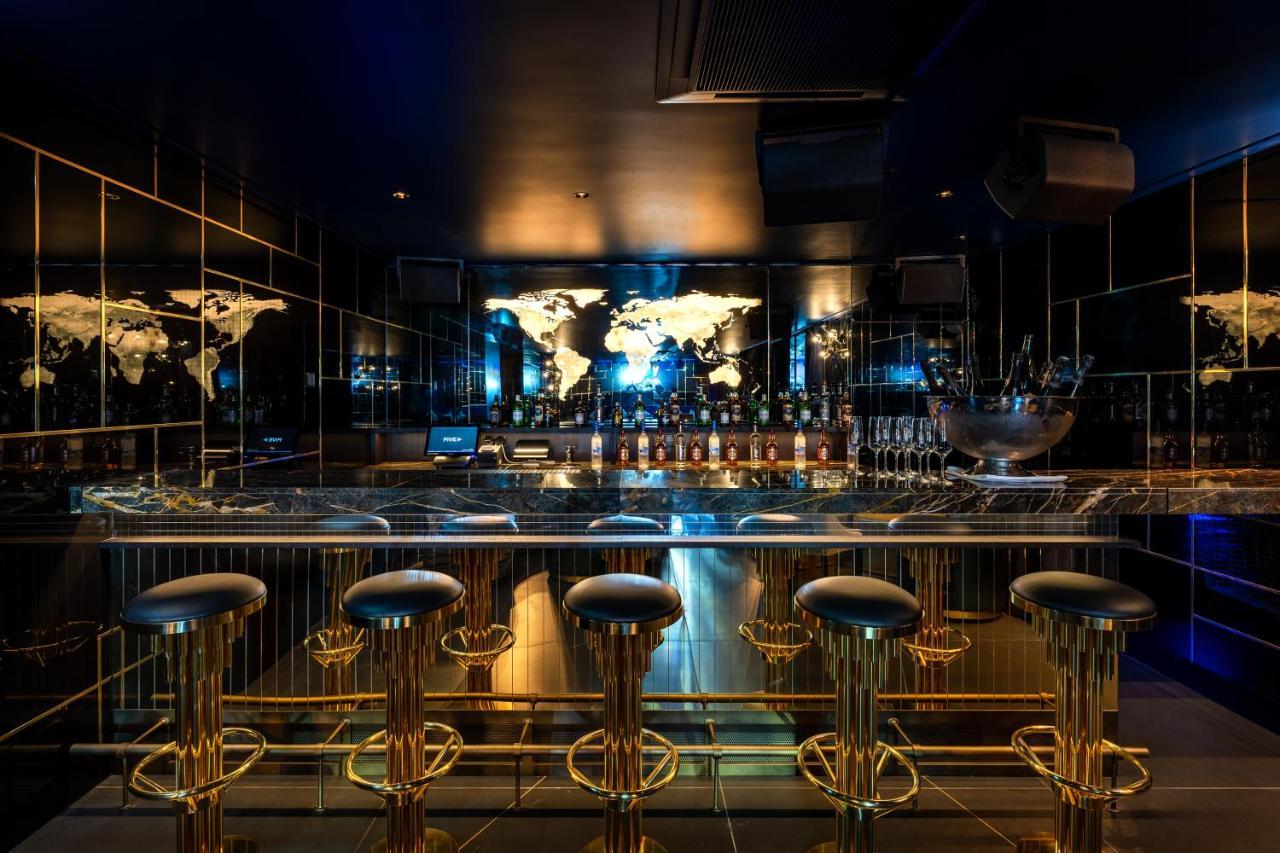 Five Zurich - Luxury City Resort Exteriör bild The bar at the 101 bar