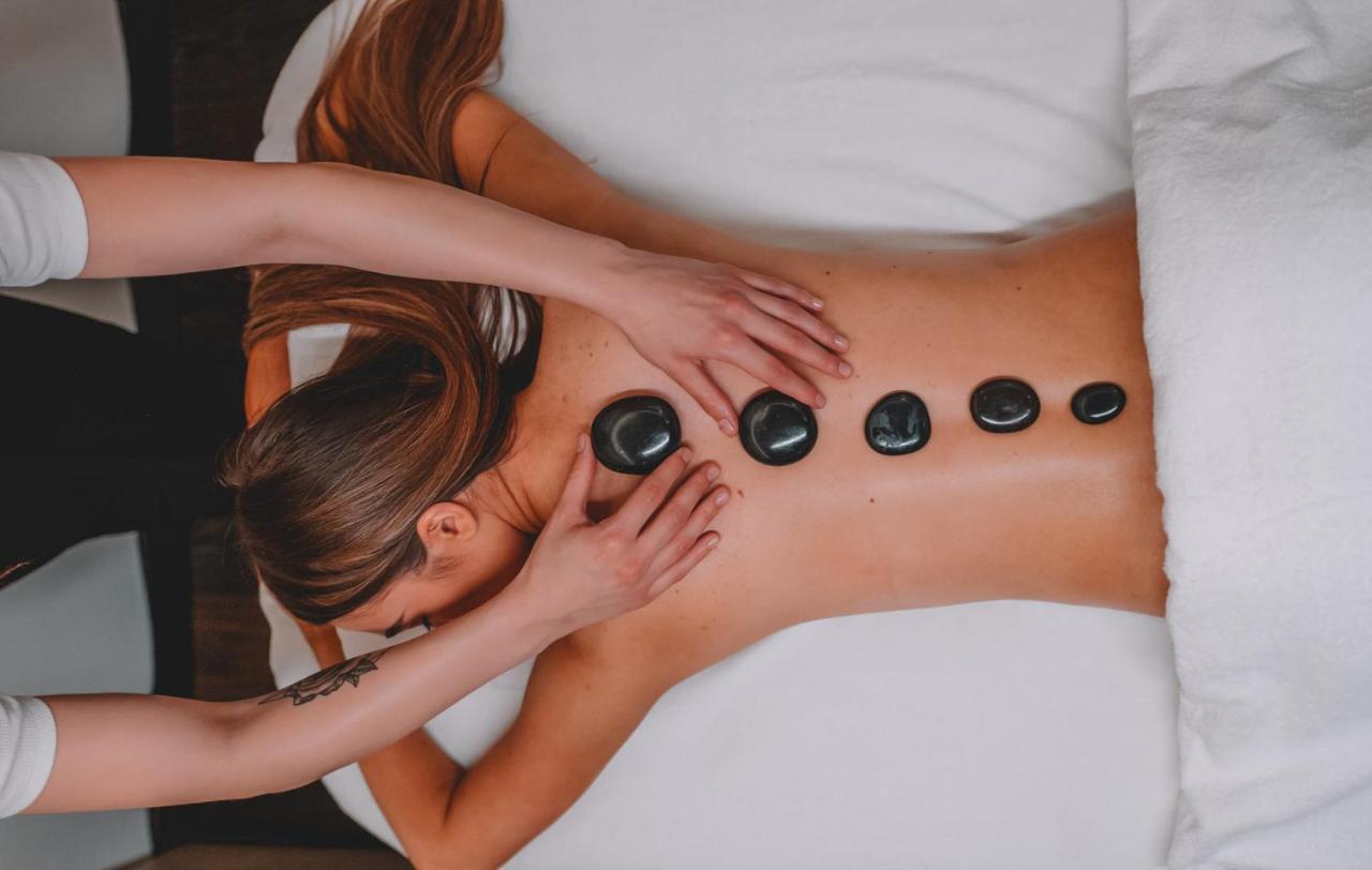 Five Zurich - Luxury City Resort Exteriör bild Hot stone massage