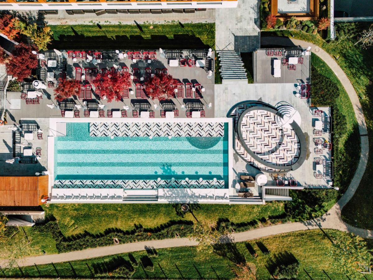 Five Zurich - Luxury City Resort Exteriör bild Aerial view of the pool