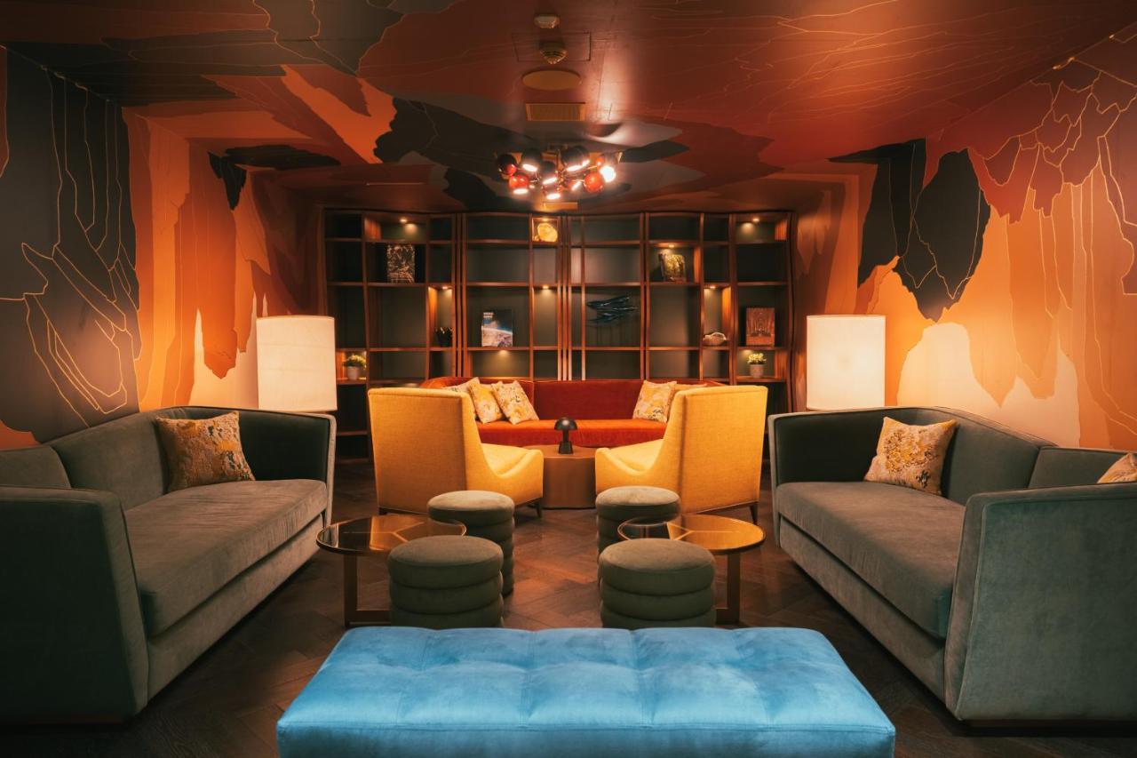Five Zurich - Luxury City Resort Exteriör bild The living room at the 2012 edition of the 100 Best Bars in the World