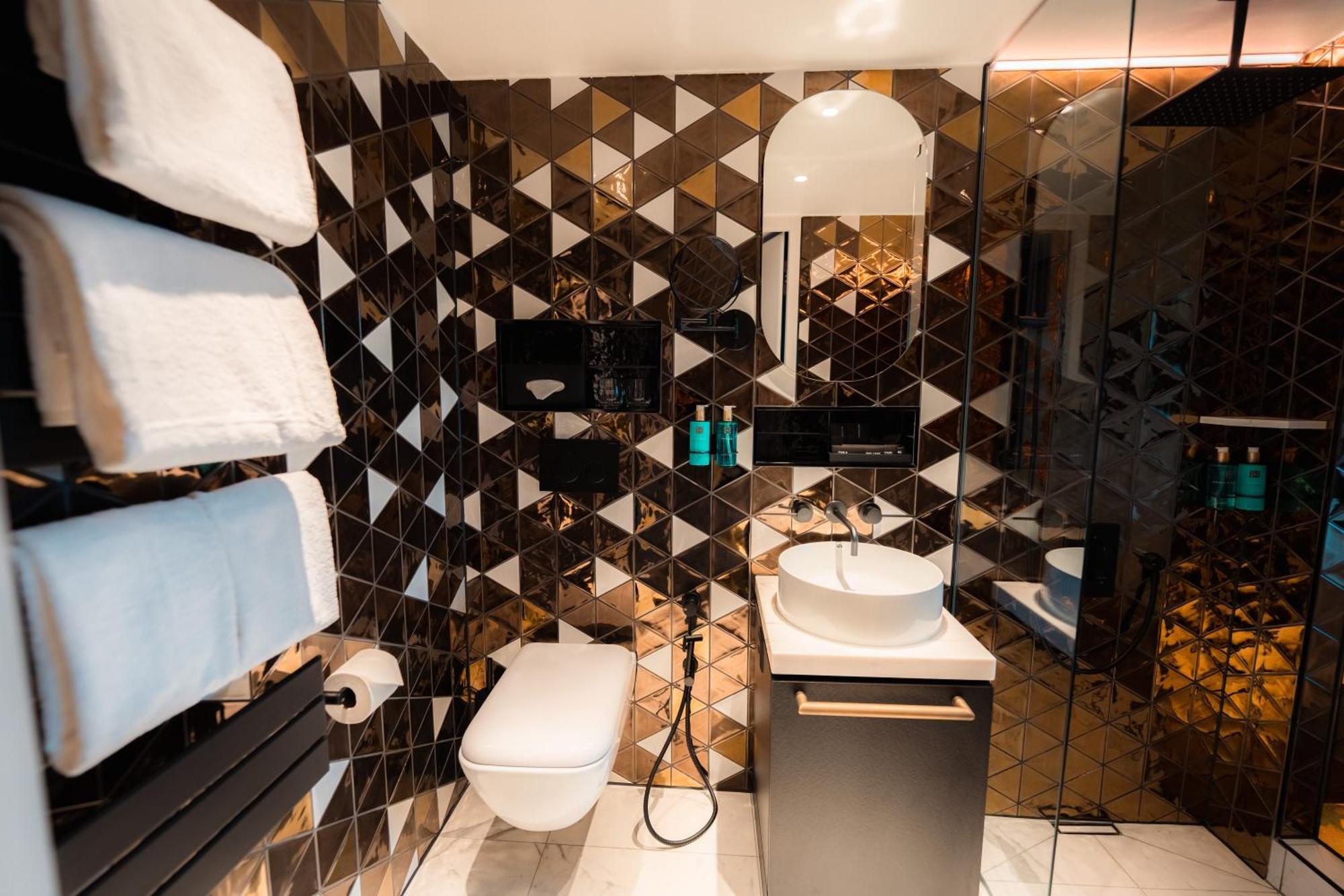 Five Zurich - Luxury City Resort Exteriör bild Bathroom